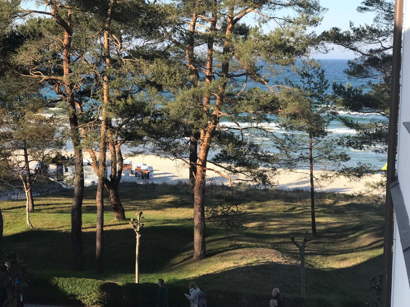 Ferienwohnung Meereslust in Binz — Wohnbereich mit Blick auf die Ostsee