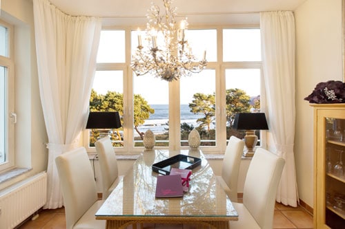 Ferienwohnung Meeresmelodie in Binz — Wohnbereich mit Blick auf die Ostsee